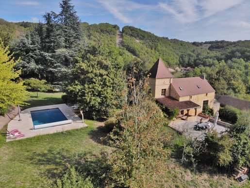 Maison 5 pièces 170 m² · à Simeyrols · 170 m² · 546 400 €