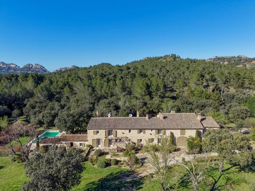 Maison 13 pièces 457 m² · à Eygalières · 457 m² · 4 575 000 €