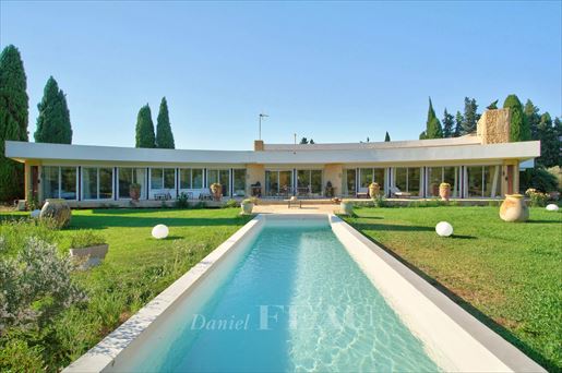 Maison 5 pièces 258 m² · à Nîmes · 258 m² · 1 380 000 €