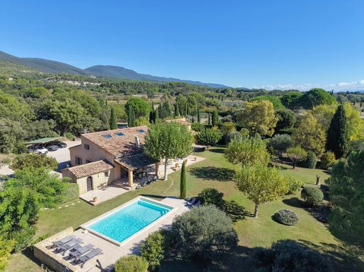 Maison 10 pièces 293 m² · à Vaugines · 293 m² · 1 560 000 €