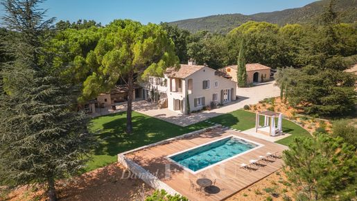Maison 7 pièces 285 m² · à Lourmarin · 285 m² · 3 490 000 €
