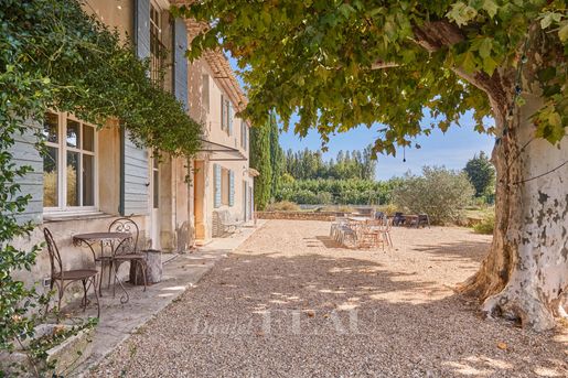 Maison 13 pièces 340 m² · à Cavaillon · 340 m² · 1 080 000 €