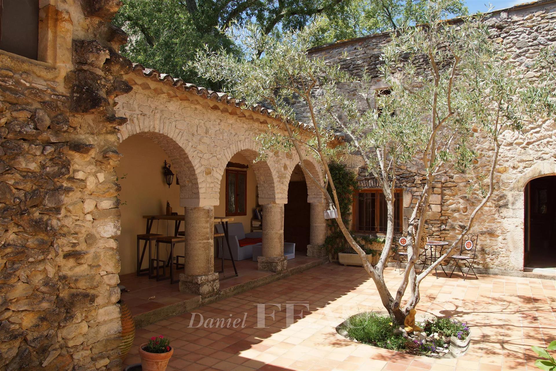Maison à vendre, 302m², Uzès