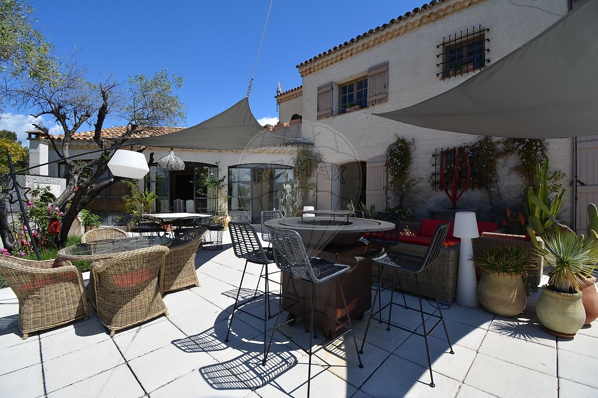 Maison à vendre, 320m², La Roquette-sur-Var