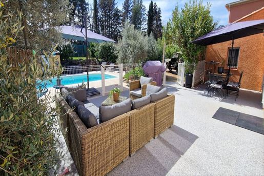 6 pièces 156 m² · à Taradeau · 156 m² · 649 000 €