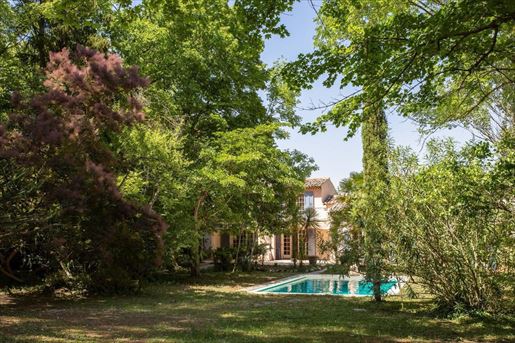 10 pièces 229 m² · à Aix-en-Provence · 229 m² · 1 664 000 €