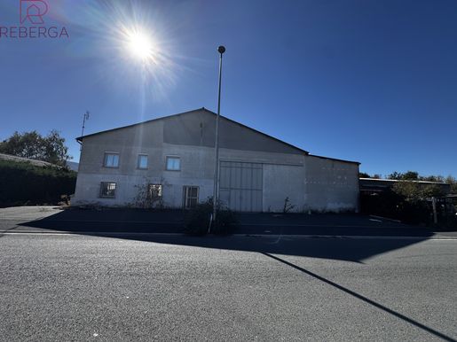 Local commercial 800 m² · à Mazamet · 800 m² · 225 000 €