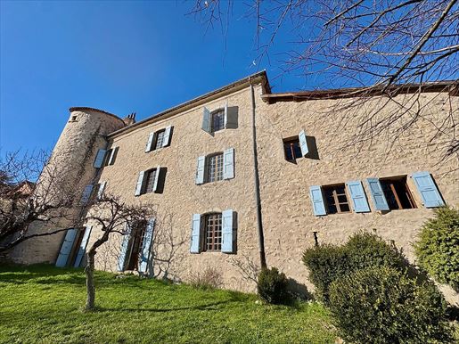 Maison 28 pièces 698 m² · à La Beaume · 698 m² · 399 000 €