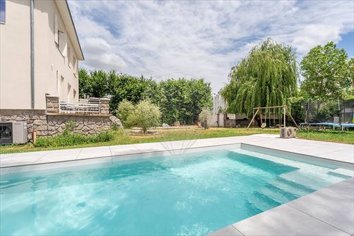 Maison 8 pièces 242 m² · à Gleizé · 242 m² · 599 000 €