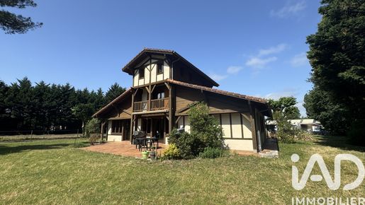 Maison 8 pièces 228 m² · à Labouheyre · 228 m² · 440 000 €