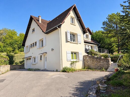 Maison 8 pièces 285 m² · à Poligny · 285 m² · 330 000 €