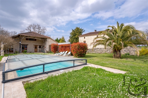 9 pièces 321 m² · à Hautefage-la-Tour · 321 m² · 475 000 €