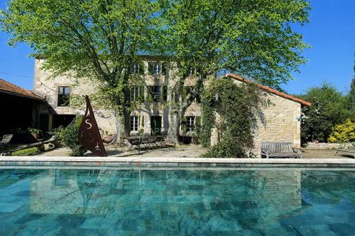 Maison 10 pièces 356 m² · à Tarascon · 356 m² · 1 070 000 €