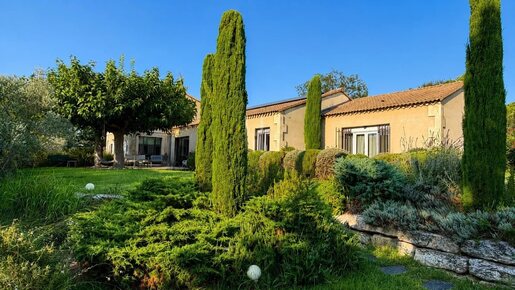 Maison 8 pièces 236 m² · à Fontvieille · 236 m² · 995 000 €