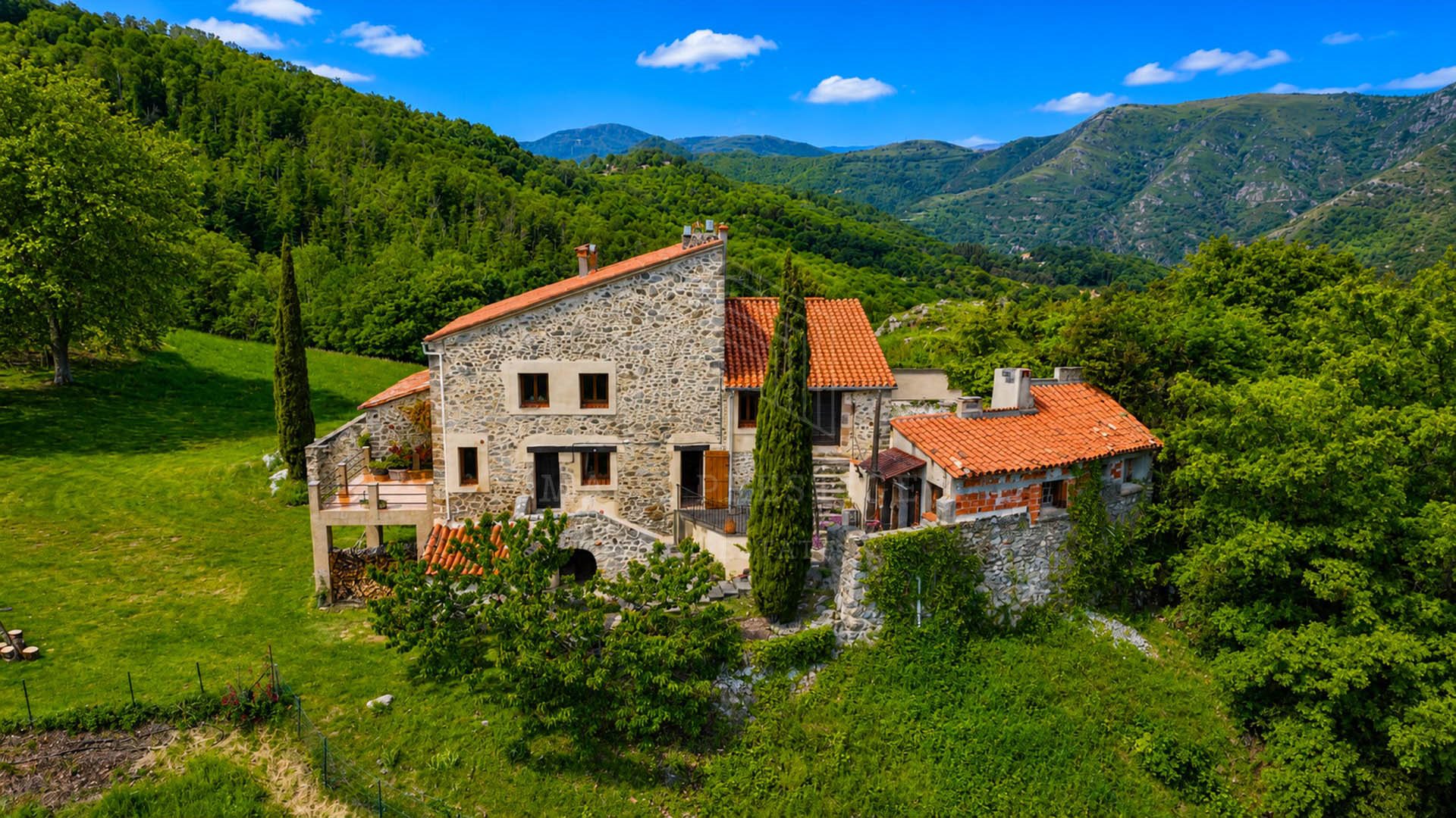 Maison à vendre, 425m², Serralongue