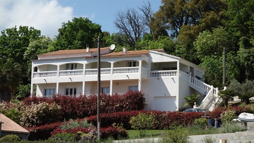 Immeuble 256 m² · à San-Nicolao · 256 m² · 680 000 €