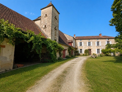 12 pièces 400 m² · à Gigouzac · 400 m² · 490 000 €