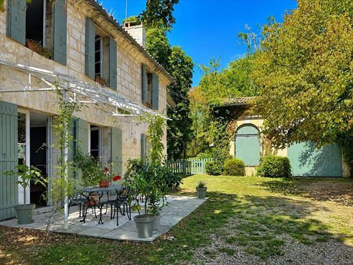 Maison 11 pièces 310 m² · à Le Pizou · 310 m² · 369 600 €