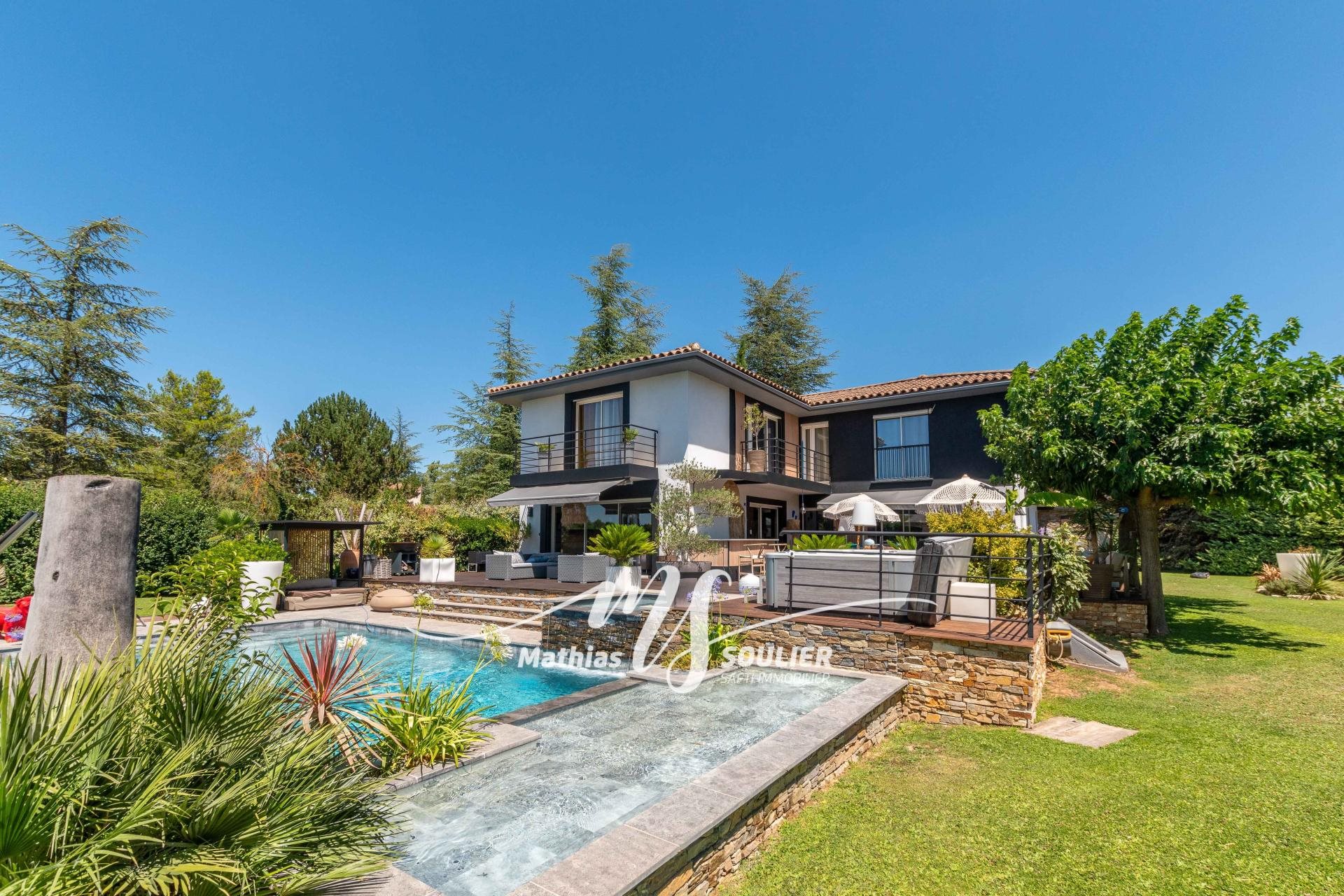 Architect-designed contemporary villa in Aix-en-Provence, Aix-en-Provence