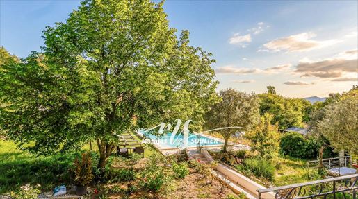 10 pièces 350 m² · à Aix-en-Provence · 350 m² · 980 000 €