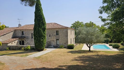 Maison 11 pièces 383 m² · à Nérac · 383 m² · 779 000 €