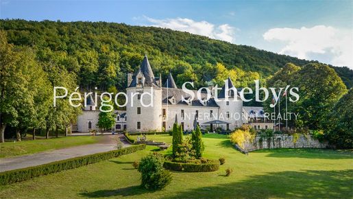 Maison 3370 m² · à Montignac-Lascaux · 3 370 m² · 3 180 000 €