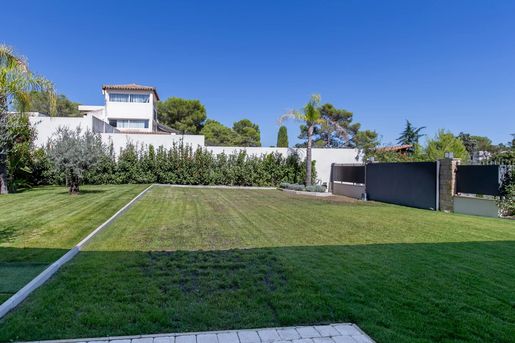 Maison 8 pièces 280 m² · à Mouans-Sartoux · 280 m² · 1 990 000 €