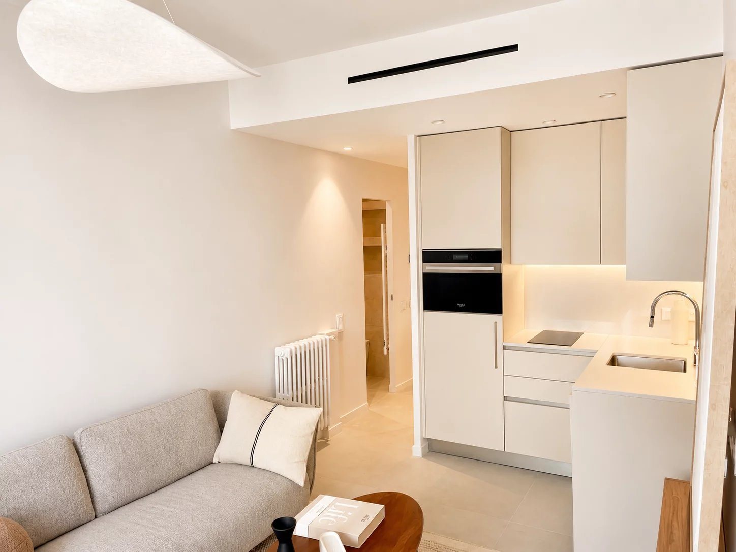 Carré d'or, close to the sea, superb 2-room apartment, west-facing balcony - Vue 2