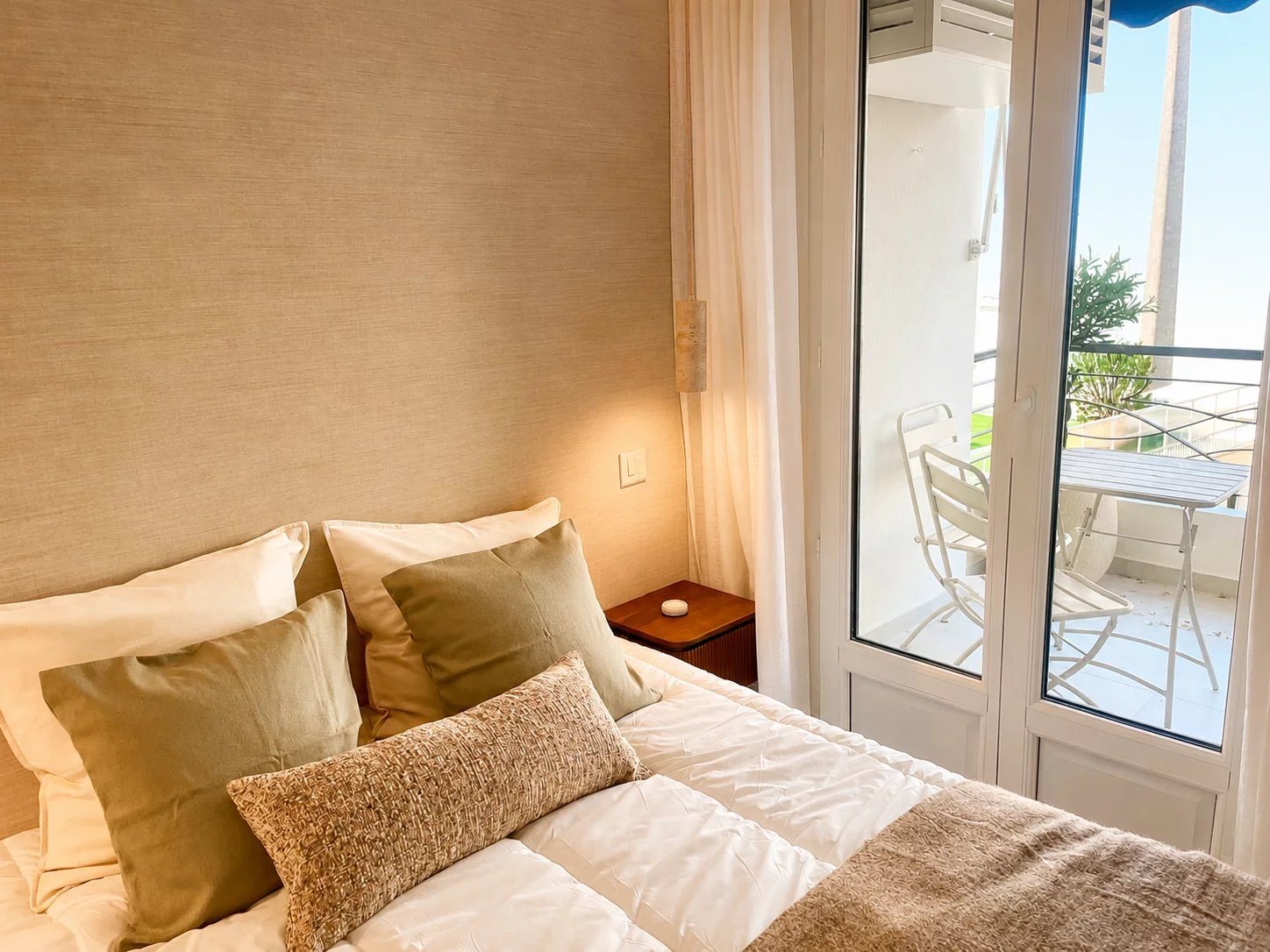 Carré d'or, close to the sea, superb 2-room apartment, west-facing balcony - Vue 4