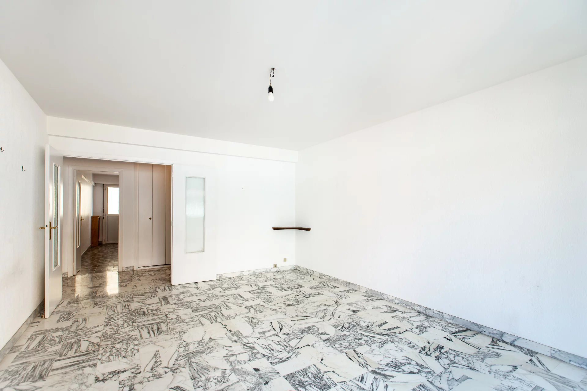 Nice Le Port, pleasant 2-bedroom apartment with terrace, to modernize - Vue 4