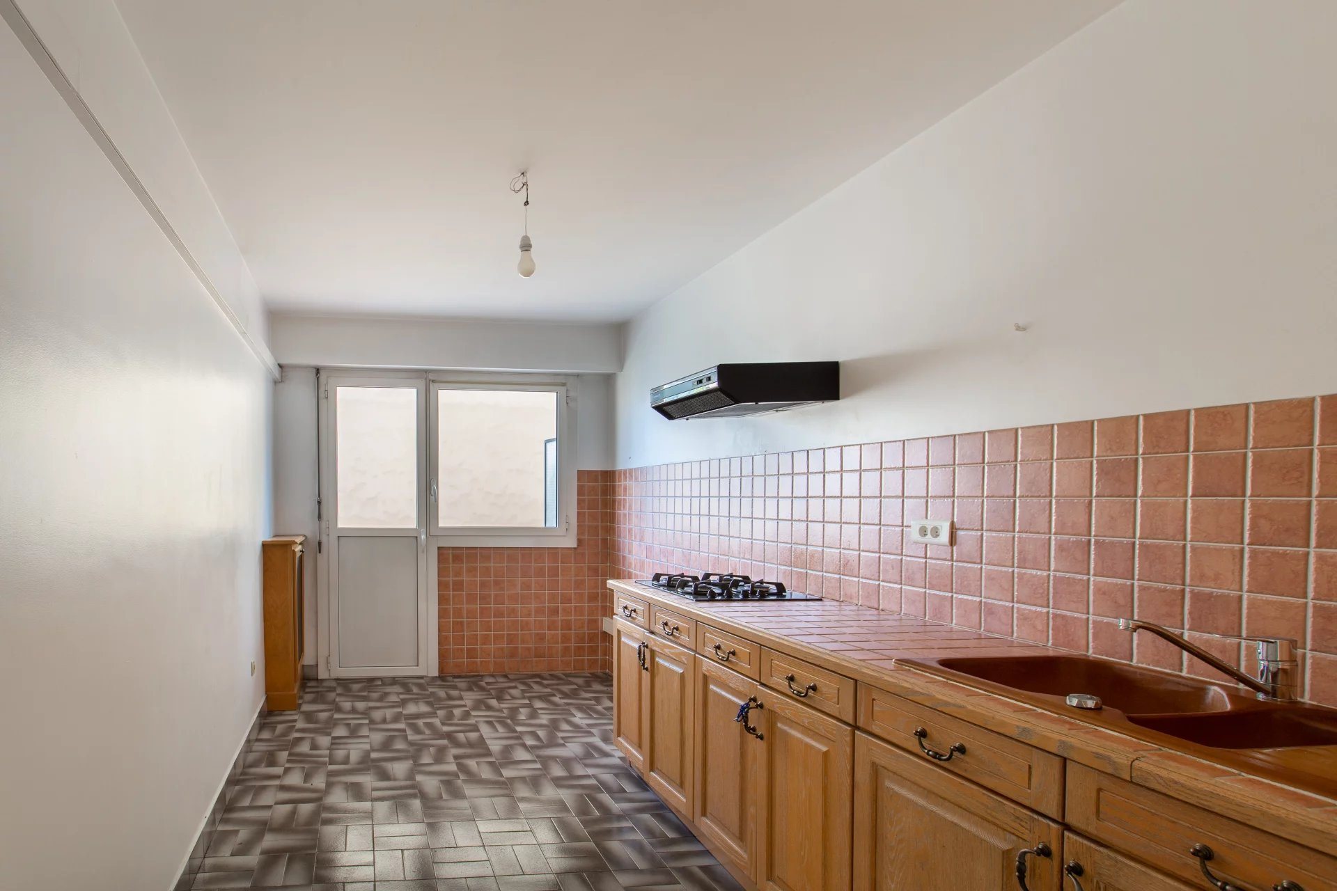 Nice Le Port, pleasant 2-bedroom apartment with terrace, to modernize - Vue 5