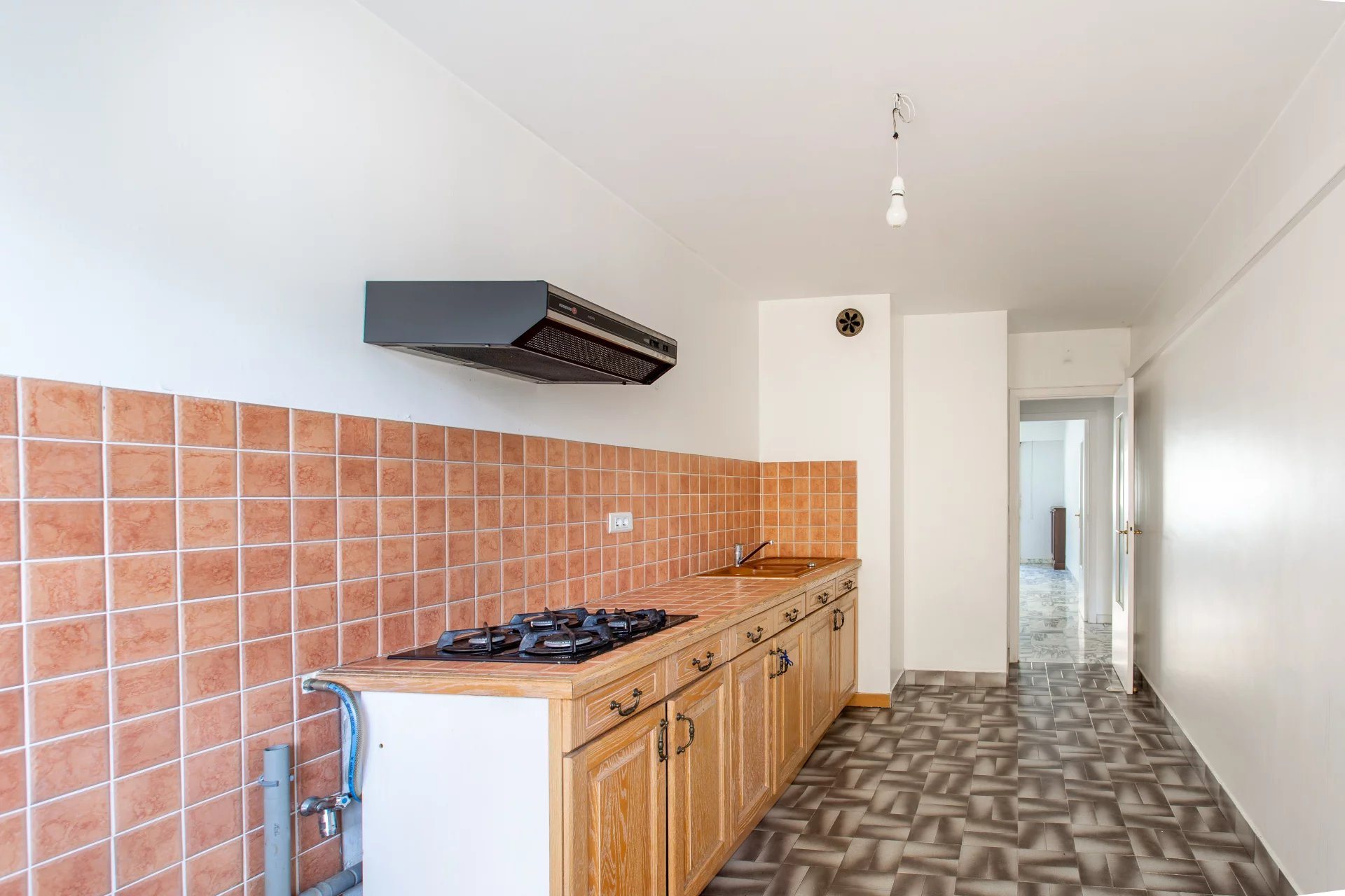 Nice Le Port, pleasant 2-bedroom apartment with terrace, to modernize - Vue 6