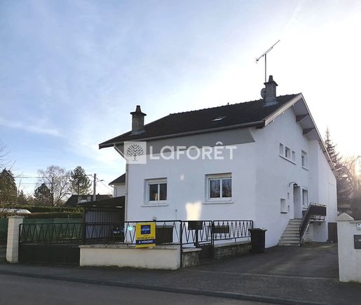 Maison 8 pièces 204 m² · à Charmes · 204 m² · 220 000 €