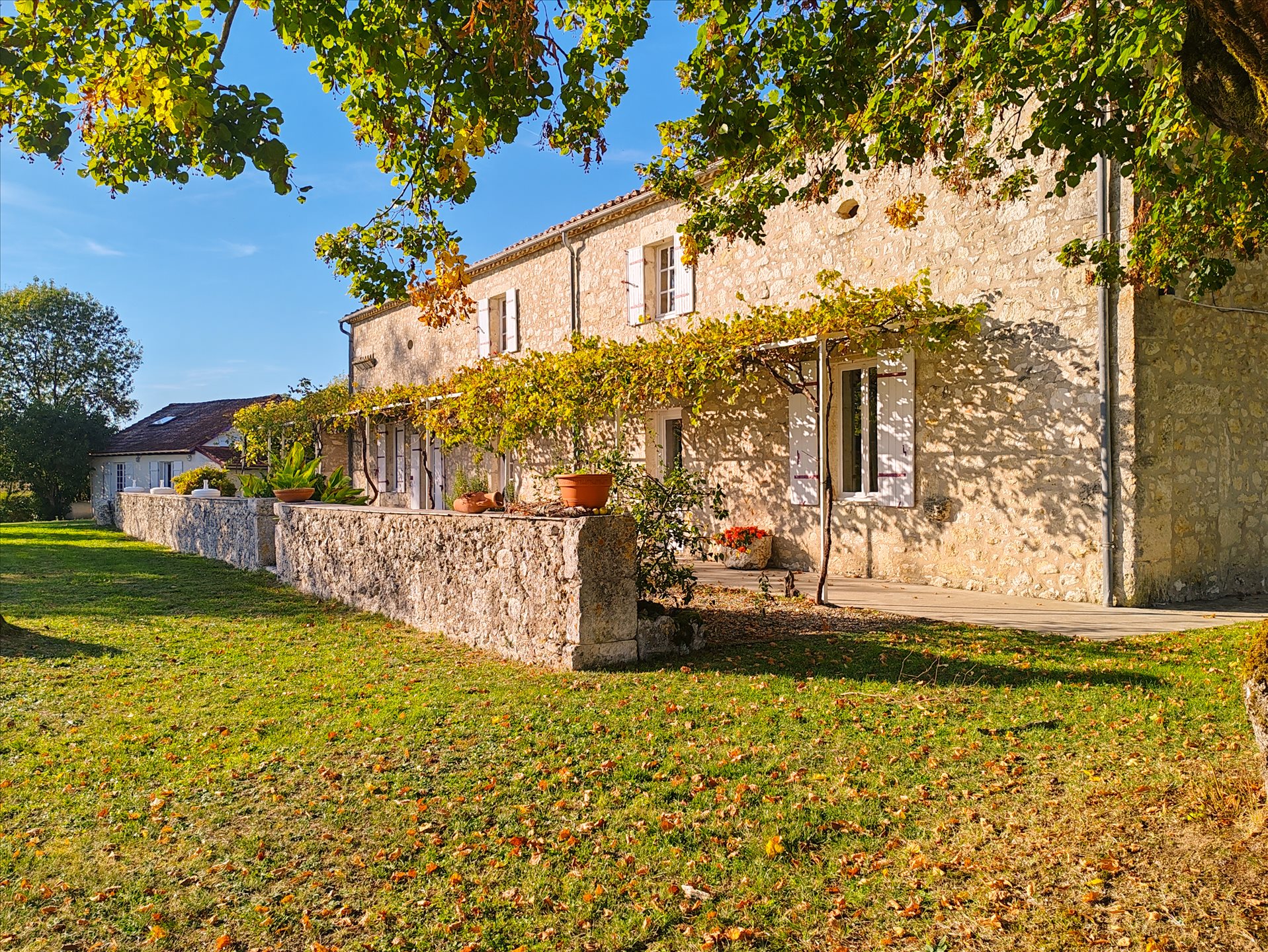 Maison 17 pièces 455 m² · à Eymet · 455 m² · 590 000 €