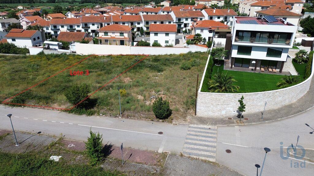 Terrain à Vilar de Nantes de 705,00 m²