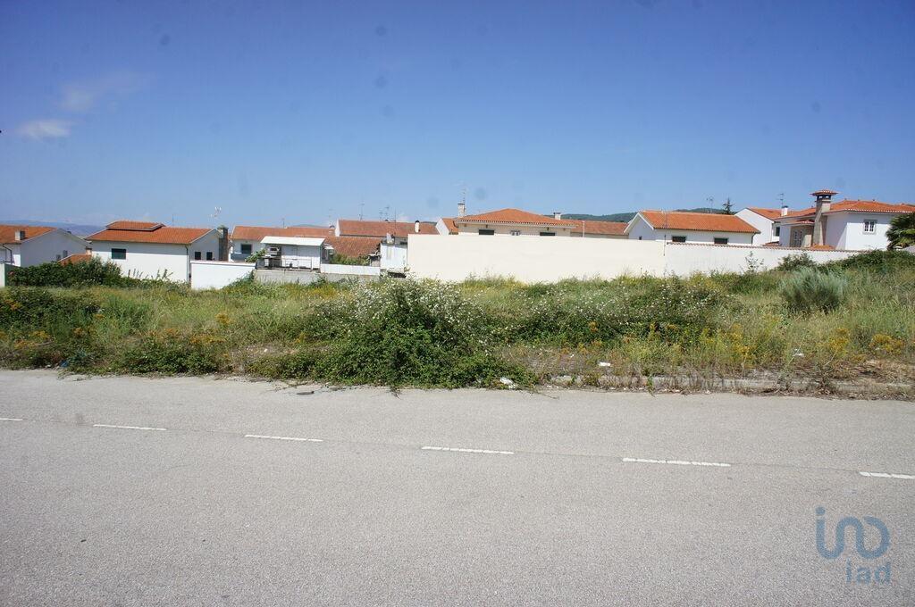 Terrain à Vilar de Nantes de 705,00 m²