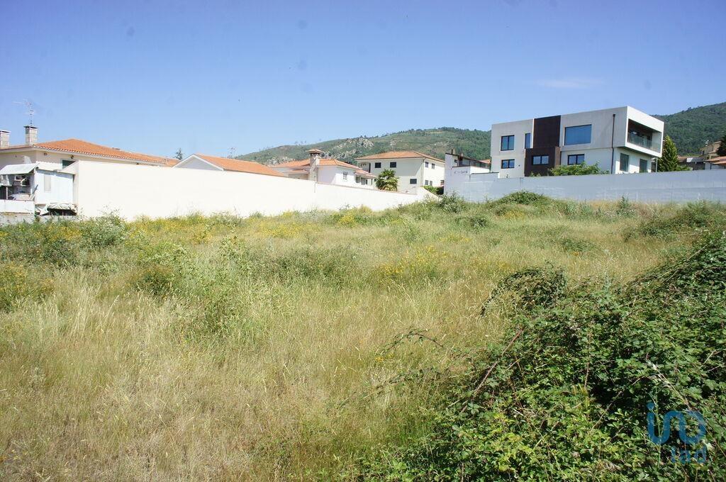 Terrain à Vilar de Nantes de 705,00 m²
