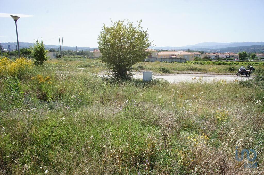 Terrain à Vilar de Nantes de 705,00 m²