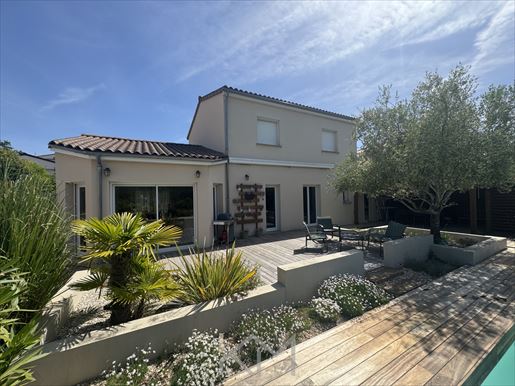 Maison 5 pièces 128 m² · à Smarves · 128 m² · 332 310 €