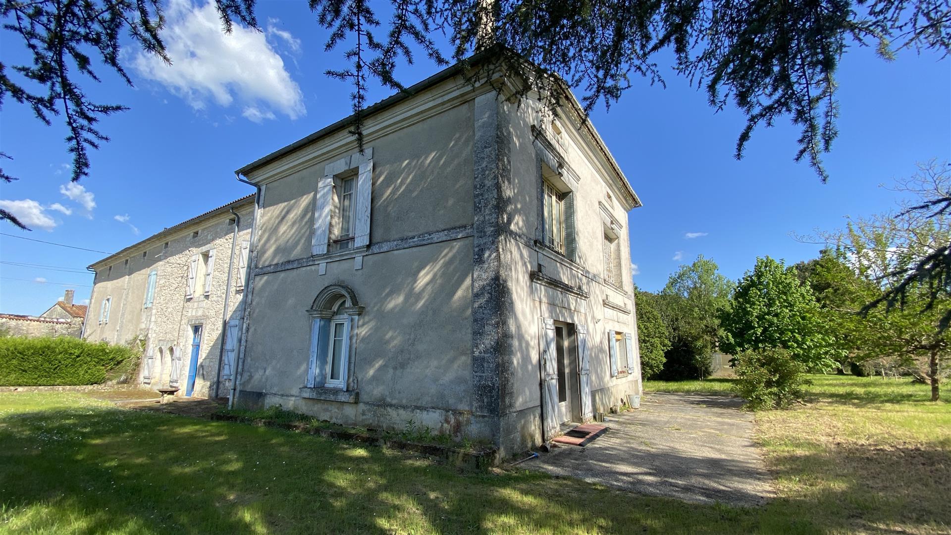 Maison 9 pièces 340 m² · à Brantôme en Périgord · 340 m² · 255 000 €