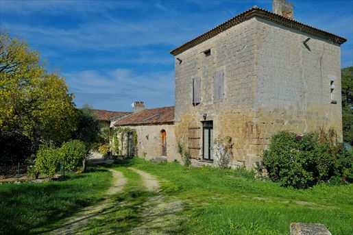 17 pièces 700 m² · à Nérac · 700 m² · 1 280 000 €