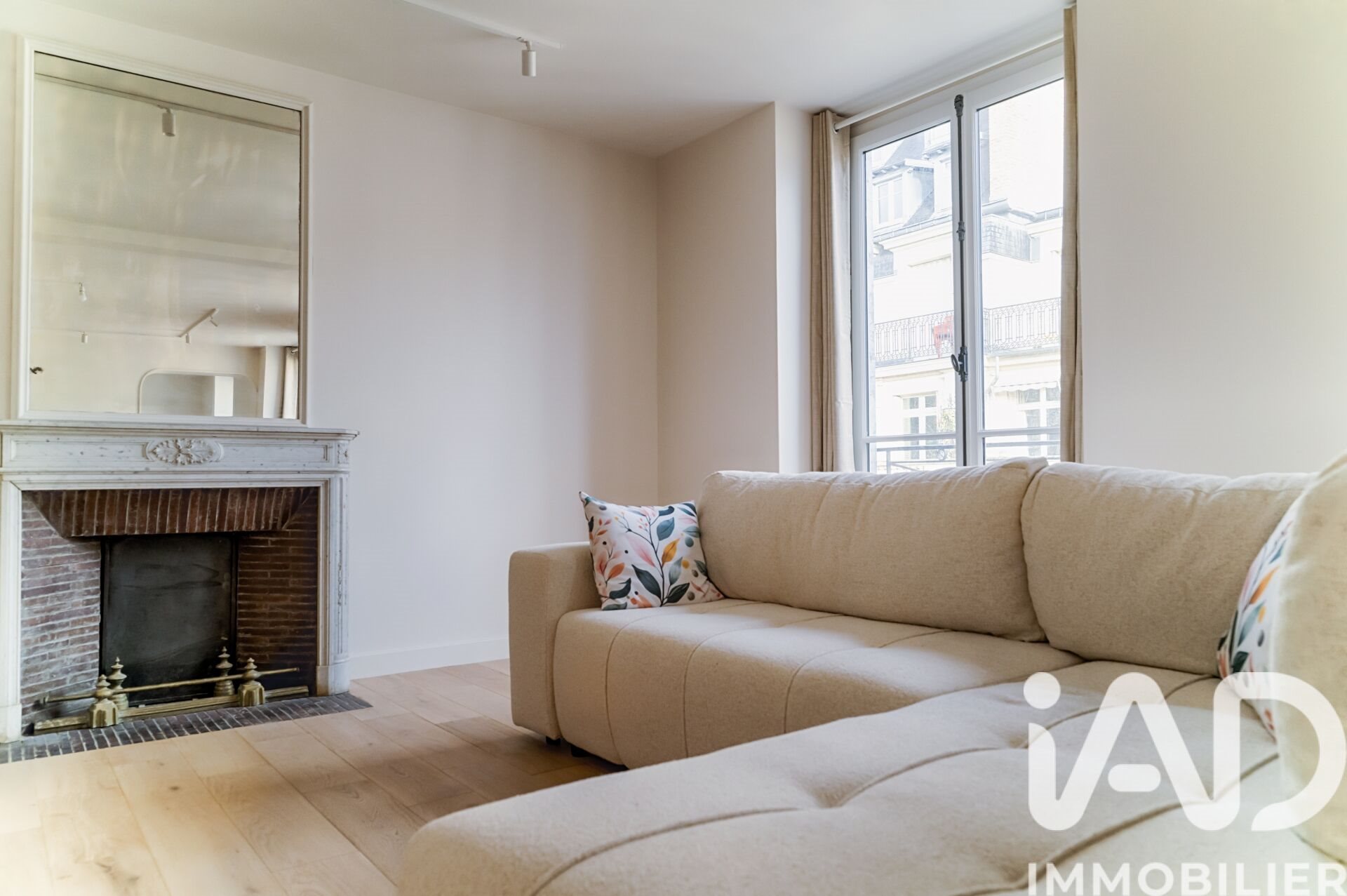 Apartment for Sale with 5 Rooms - View 3