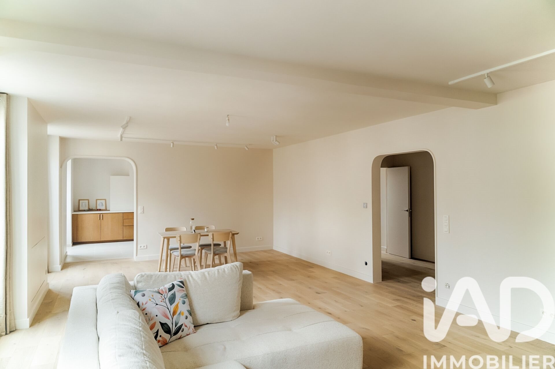 Apartment for Sale with 5 Rooms - View 4