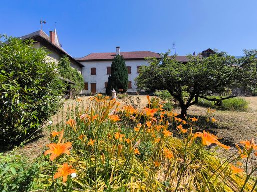 Maison 9 pièces 434 m² · à Viuz-en-Sallaz · 434 m² · 730 000 €