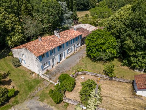 Terrain 8 pièces 245 m² · à Nieul-lès-Saintes · 245 m² · 357 000 €