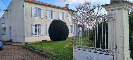 Maison 9 pièces 180 m² · à Saint-Jean-d'Angély · 180 m² · 199 000 €