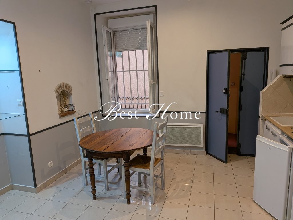 Appartement à louer, 27m², Nîmes