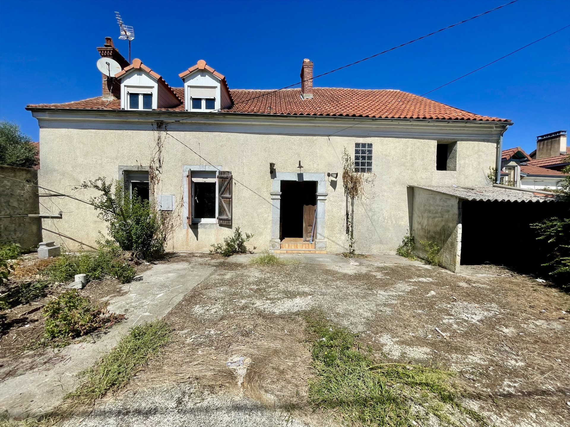 House with 5 bedrooms and 1,400 m² of land - Vue 2