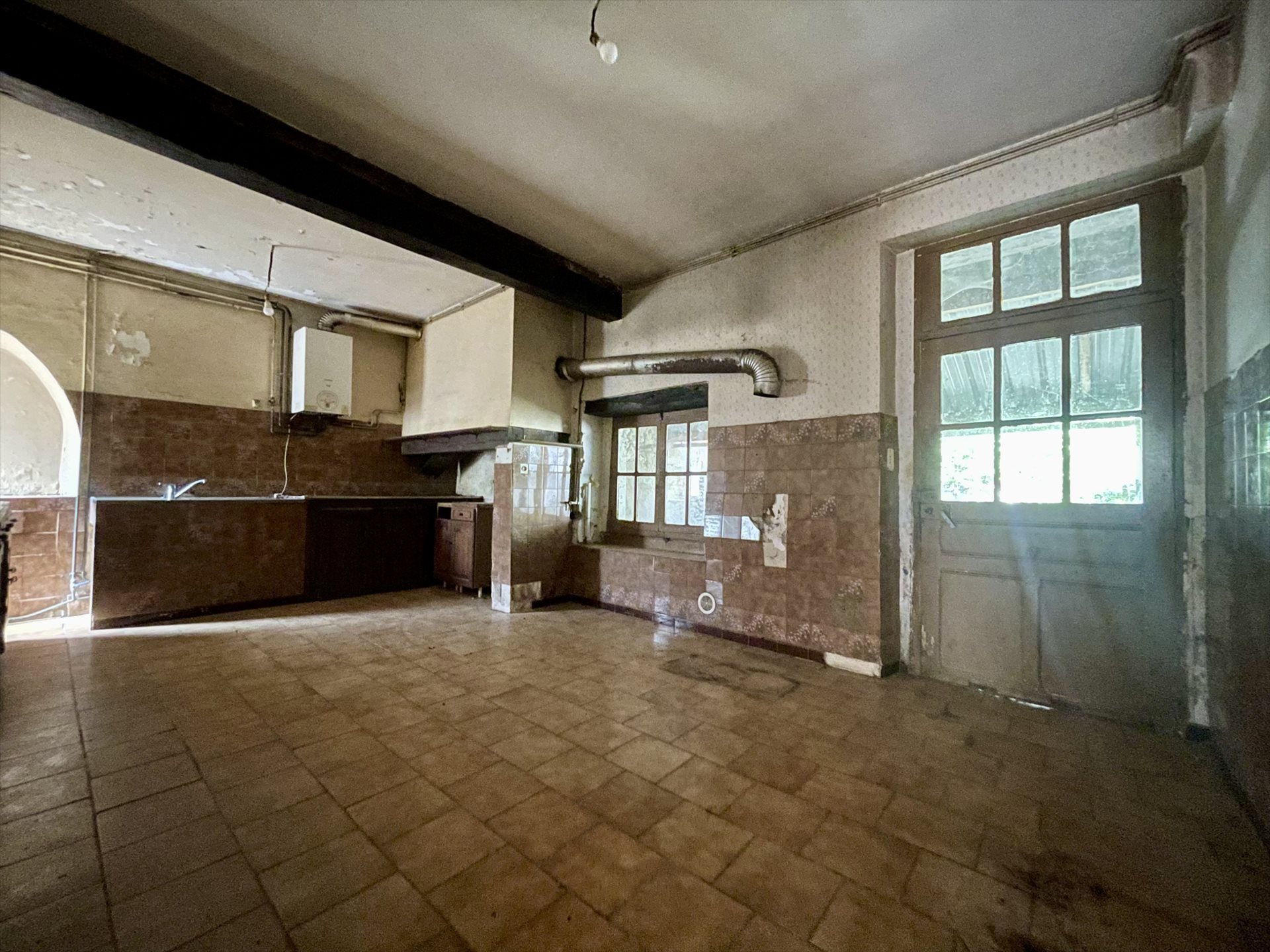 House with 5 bedrooms and 1,400 m² of land - Vue 5
