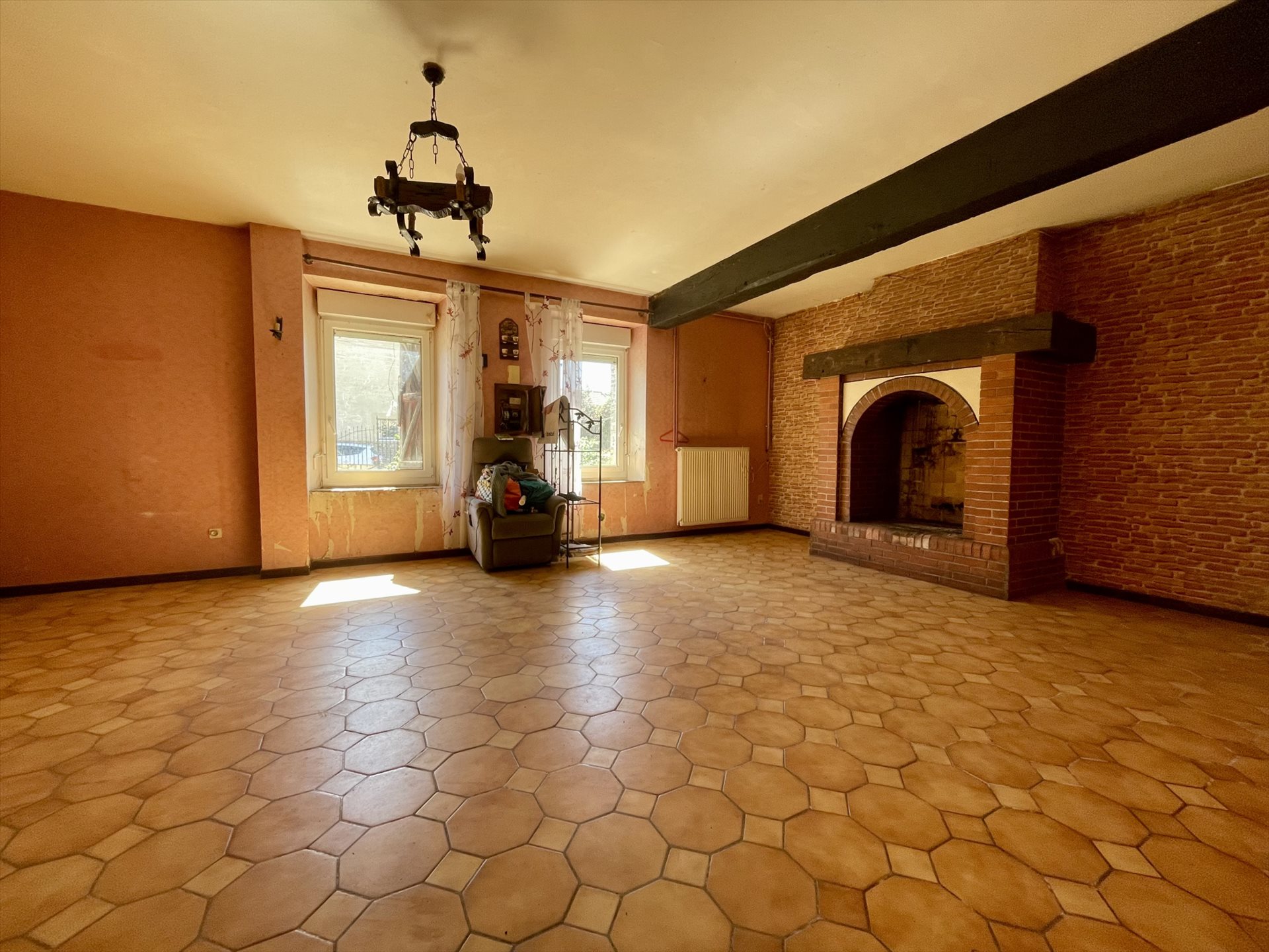 House with 5 bedrooms and 1,400 m² of land - Plus
